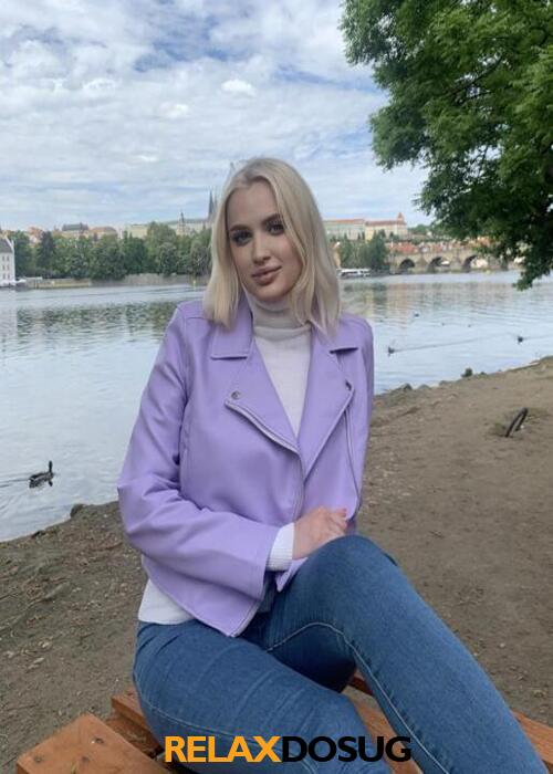  Зои